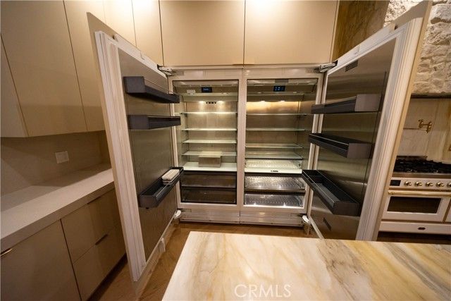 17437 Oak Creek Court, Encino (los Angeles), CA 91316