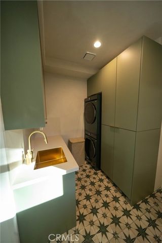 17437 Oak Creek Court, Encino (los Angeles), CA 91316