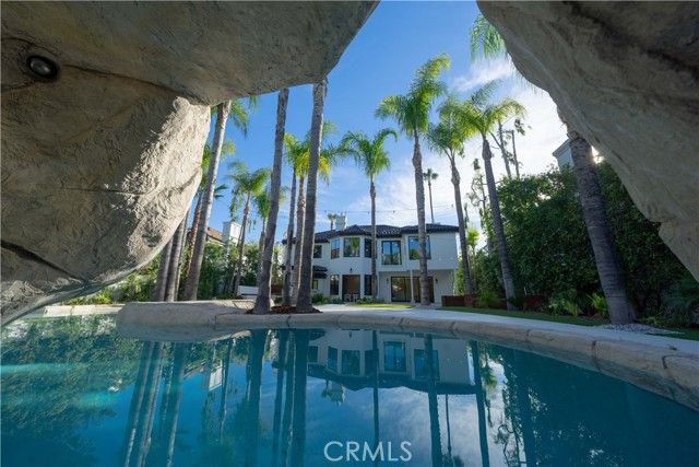 17437 Oak Creek Court, Encino (los Angeles), CA 91316