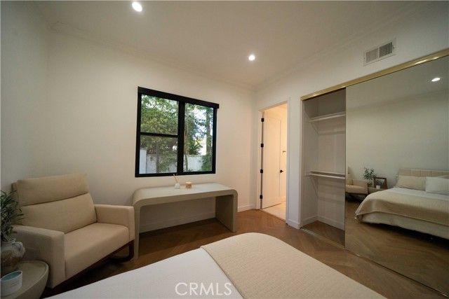 17437 Oak Creek Court, Encino (los Angeles), CA 91316