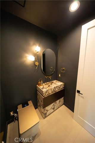 17437 Oak Creek Court, Encino (los Angeles), CA 91316