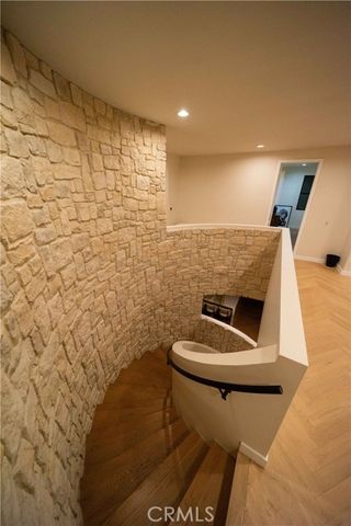 17437 Oak Creek Court, Encino (los Angeles), CA 91316