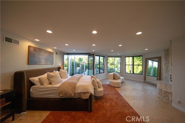 17437 Oak Creek Court, Encino (los Angeles), CA 91316