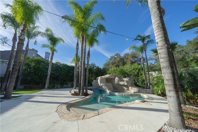 17437 Oak Creek Court, Encino (los Angeles), CA 91316