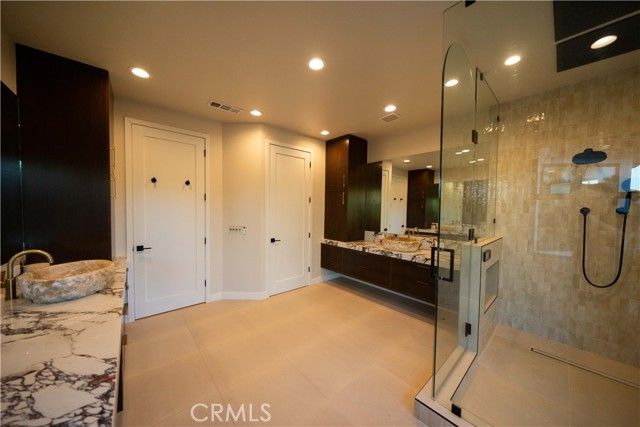 17437 Oak Creek Court, Encino (los Angeles), CA 91316