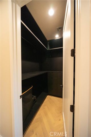 17437 Oak Creek Court, Encino (los Angeles), CA 91316