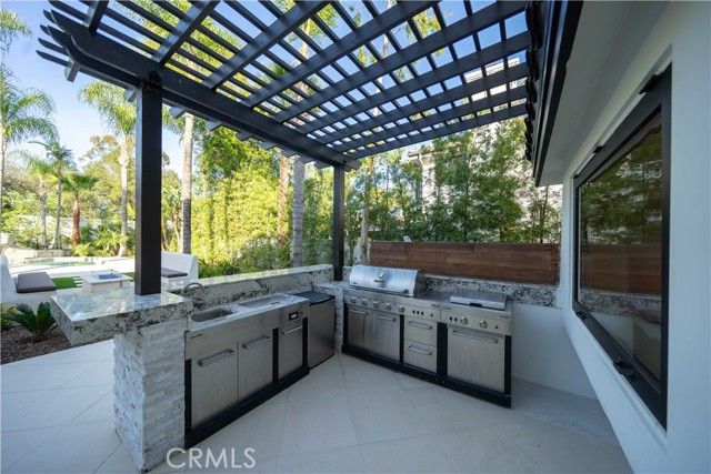 17437 Oak Creek Court, Encino (los Angeles), CA 91316