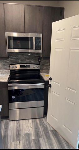 1322 S BROADWAY, Green Bay, WI 54304