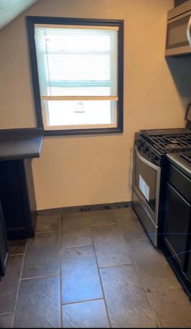 1322 S BROADWAY, Green Bay, WI 54304