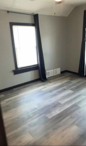 1322 S BROADWAY, Green Bay, WI 54304