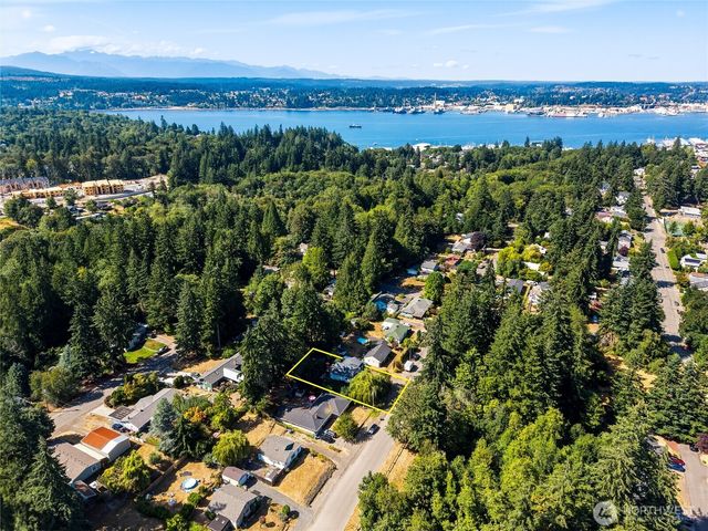 1224 West Avenue, Port Orchard, WA 98366