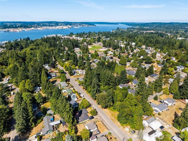 1224 West Avenue, Port Orchard, WA 98366
