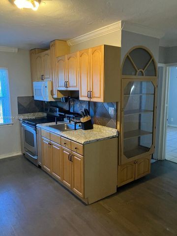 2127 Wilson St, Hollywood, FL 33020