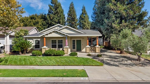 1528 Burchell Hill Dr, Oakdale, CA 95361
