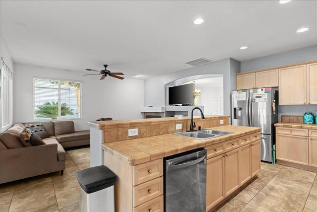 1528 Burchell Hill Dr, Oakdale, CA 95361