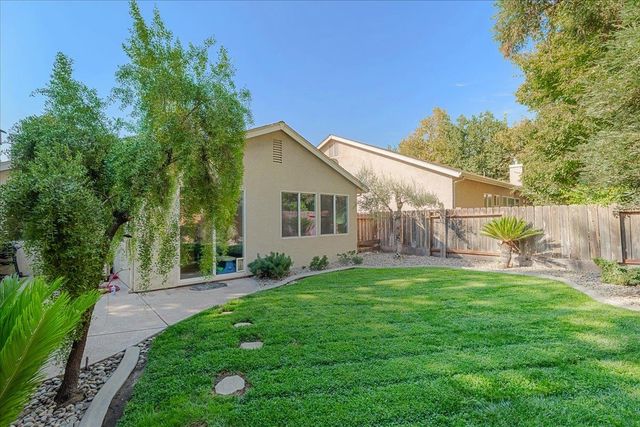 1528 Burchell Hill Dr, Oakdale, CA 95361