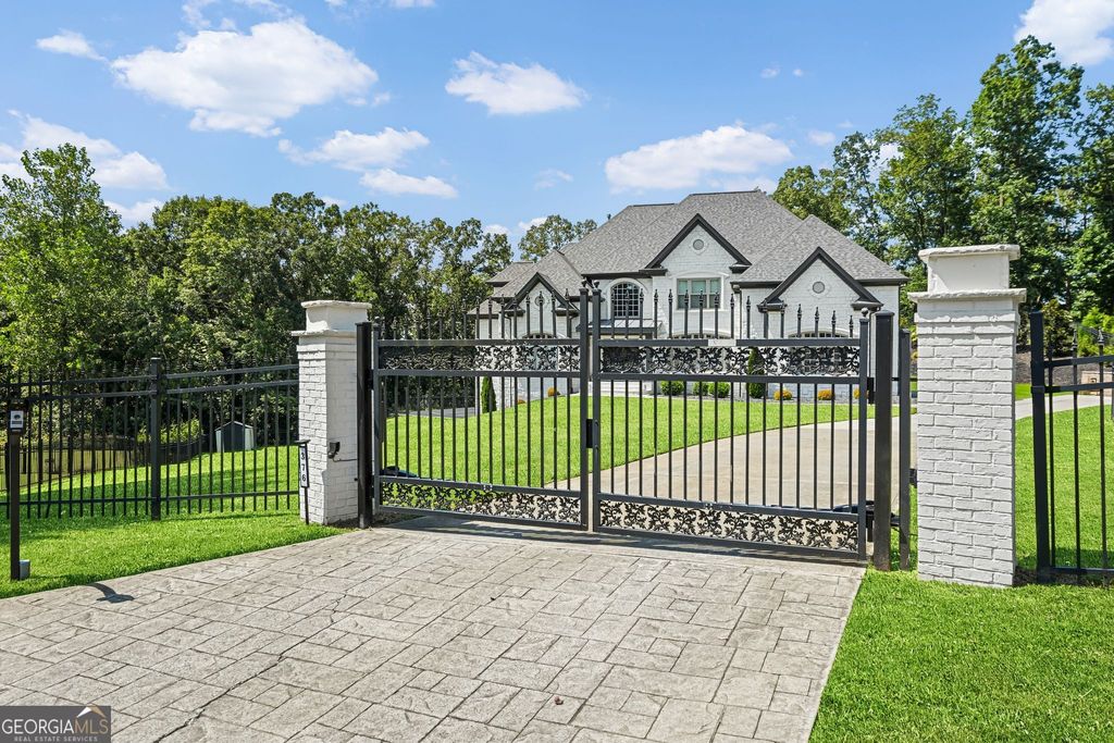 376 Lum Crowe Road, Roswell, GA 30075