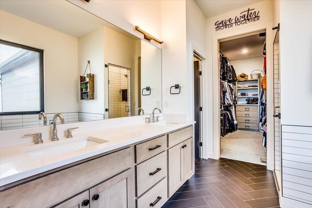 4612 N RIDGE PORT ST., Wichita, KS 67205