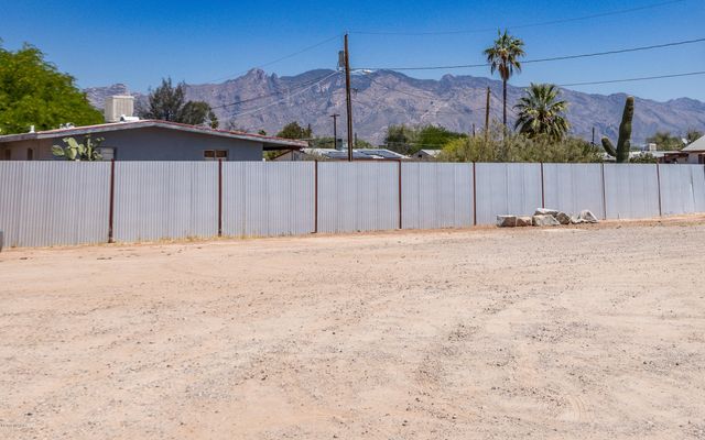 3307 N Tyndall Avenue, Tucson, AZ 85719