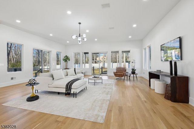 19 Highlander Dr, Scotch Plains Twp., NJ 07076