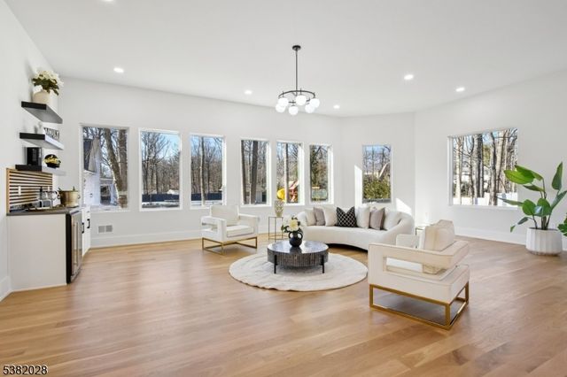 19 Highlander Dr, Scotch Plains Twp., NJ 07076