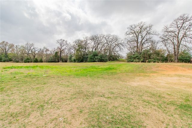10888 West US Highway 79, Hearne, TX 77859