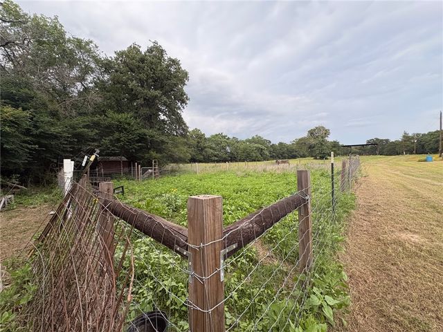 10888 West US Highway 79, Hearne, TX 77859