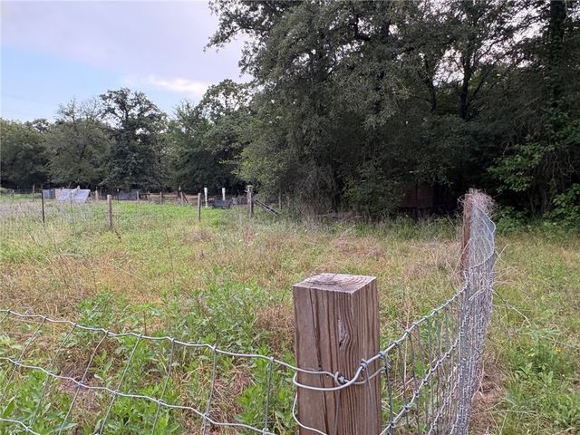 10888 West US Highway 79, Hearne, TX 77859