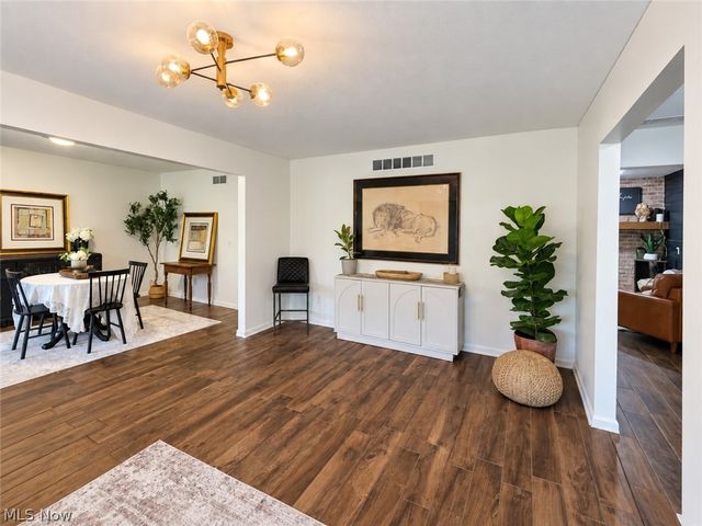 1102 E Garfield Road, Aurora, OH 44202