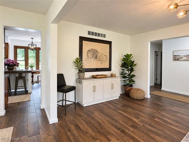 1102 E Garfield Road, Aurora, OH 44202