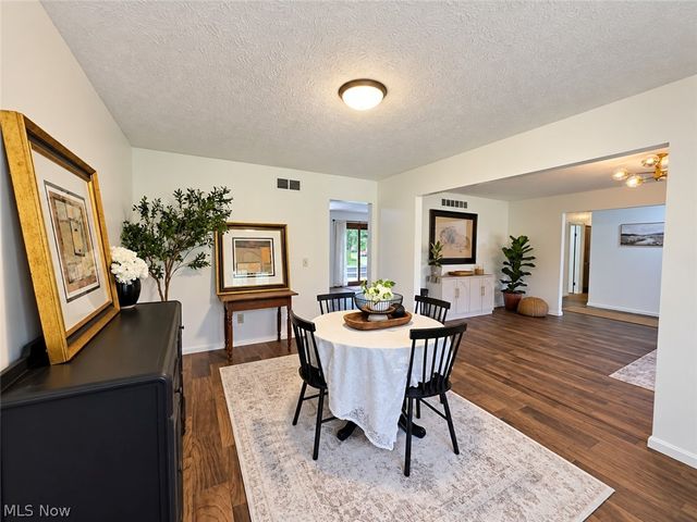 1102 E Garfield Road, Aurora, OH 44202