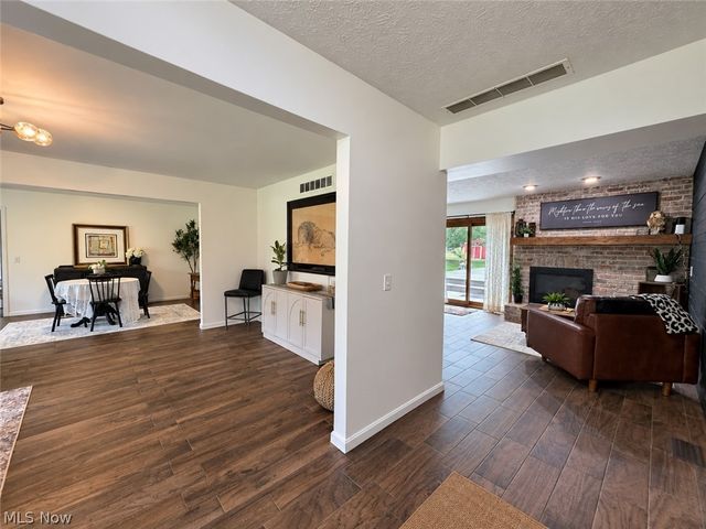 1102 E Garfield Road, Aurora, OH 44202