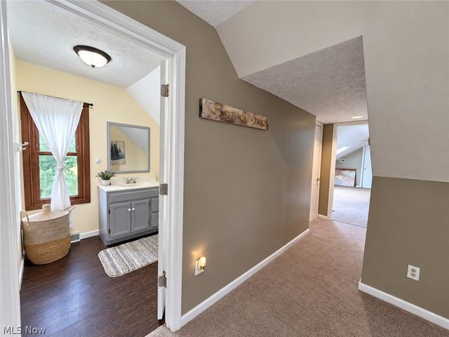 1102 E Garfield Road, Aurora, OH 44202