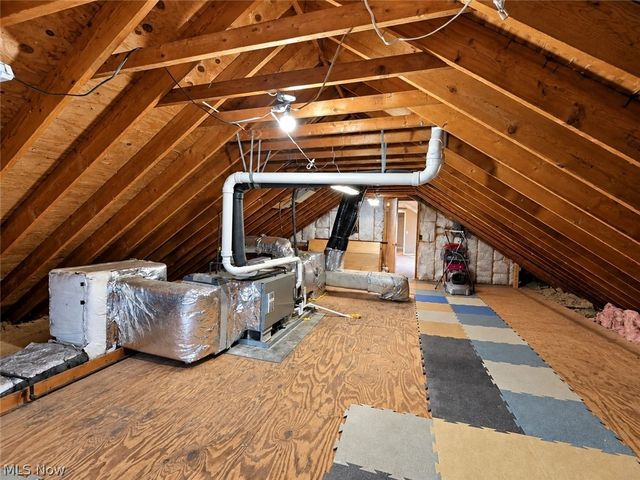 1102 E Garfield Road, Aurora, OH 44202