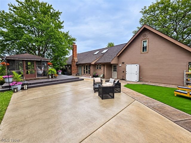 1102 E Garfield Road, Aurora, OH 44202