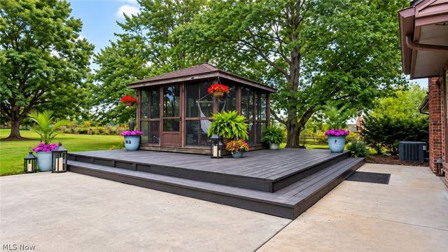 1102 E Garfield Road, Aurora, OH 44202