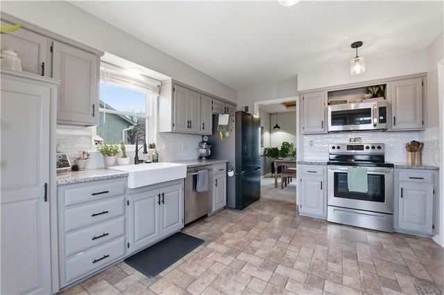 6810 E 143rd Street, Grandview, MO 64030