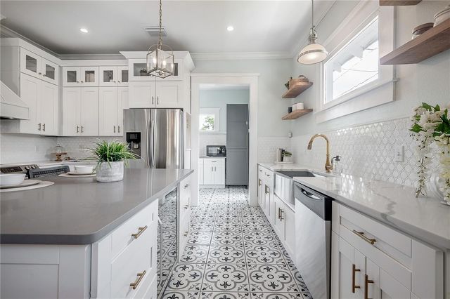 5301 N CENTRAL AVENUE, Tampa, FL 33603