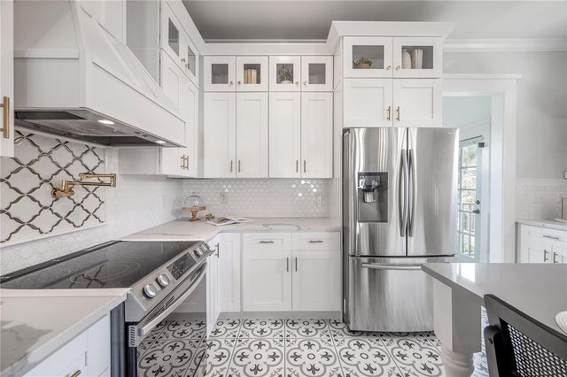 5301 N CENTRAL AVENUE, Tampa, FL 33603