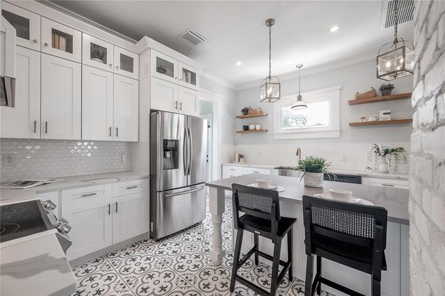 5301 N CENTRAL AVENUE, Tampa, FL 33603