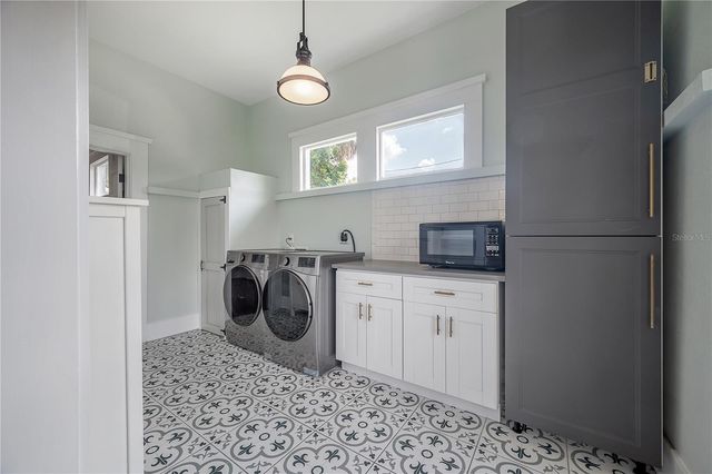 5301 N CENTRAL AVENUE, Tampa, FL 33603