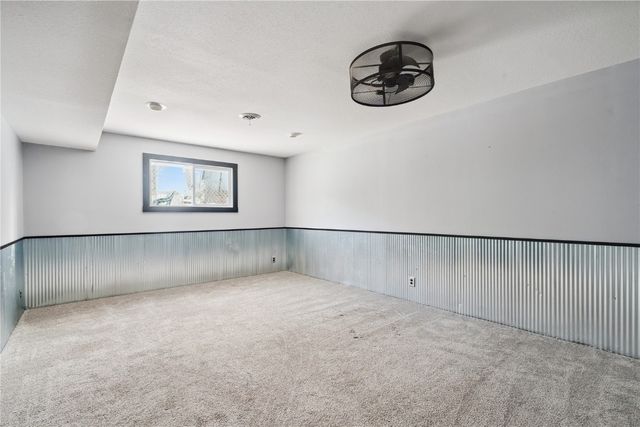 57 33rd Avenue SW, Cedar Rapids, IA 52404