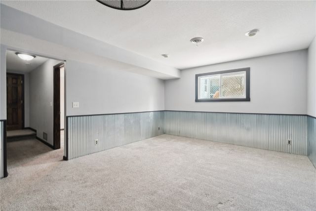 57 33rd Avenue SW, Cedar Rapids, IA 52404