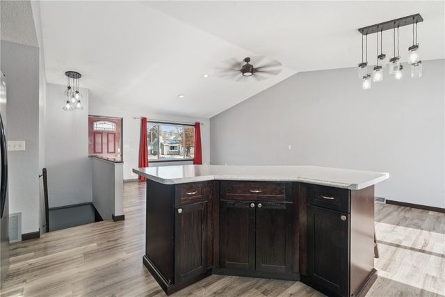 57 33rd Avenue SW, Cedar Rapids, IA 52404