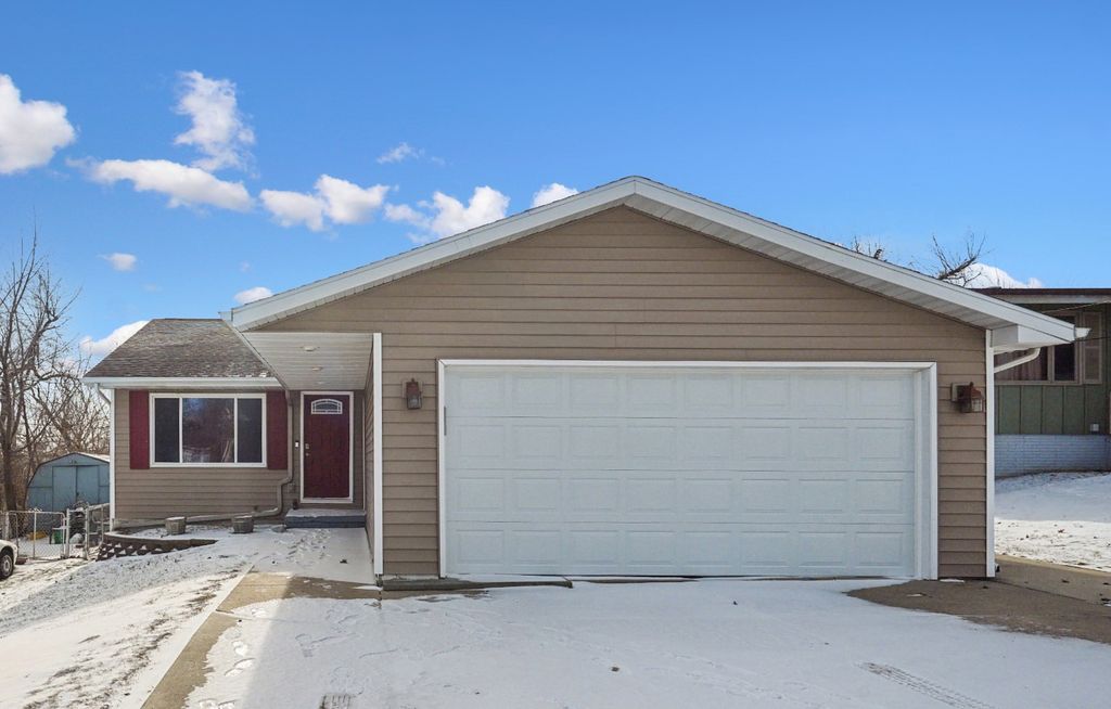 57 33rd Avenue SW, Cedar Rapids, IA 52404