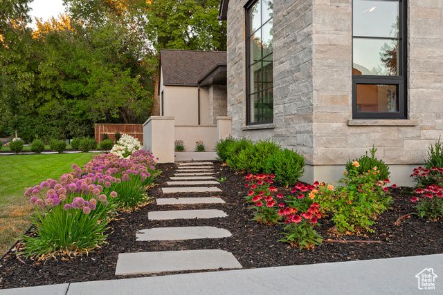 2138 E PHEASANT LN, Holladay, UT 84121