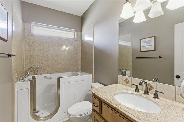 9425 N Spruce Court, Kansas City, MO 64156