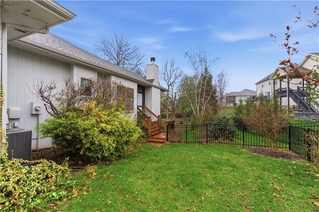 9425 N Spruce Court, Kansas City, MO 64156