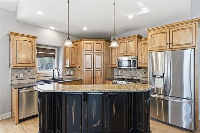 9425 N Spruce Court, Kansas City, MO 64156