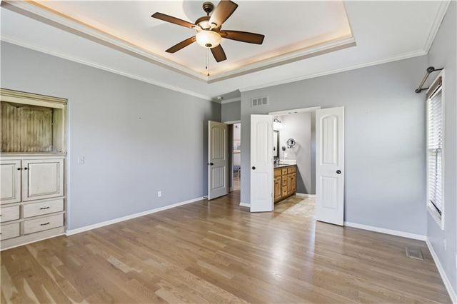 9425 N Spruce Court, Kansas City, MO 64156